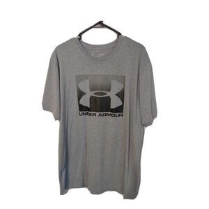 Under Armour Gray Extra Large T Shirt with Large Black Logo HeatGear Loose Fit